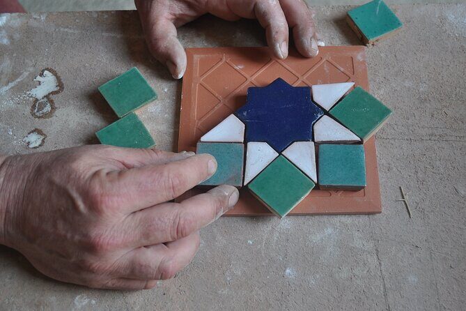 2 hours Craft workshop "The Alhambra with your hands" - The Classroom Location You’ll Actually Like