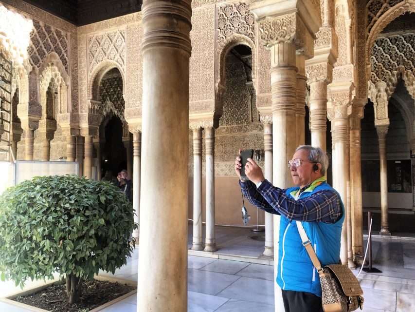 Alhambra and Nasrid Palaces and Local Food Experience - Alcazaba of Alhambra: Start With the Fortress Mindset