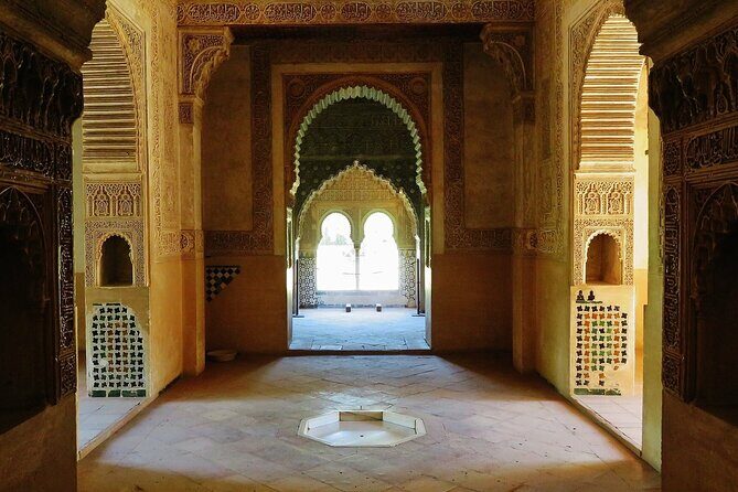 Alhambra and Nasrid Private Walking Tour with Food Tasting - Stop 3: The Palace of Carlos V and the museum angle