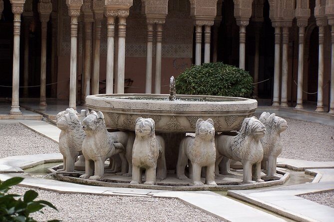 Alhambra: Complete Guided Tour with Nasrid Palaces Tickets - Meeting Point on P.º del Generalife: How the Start Sets Your Pace