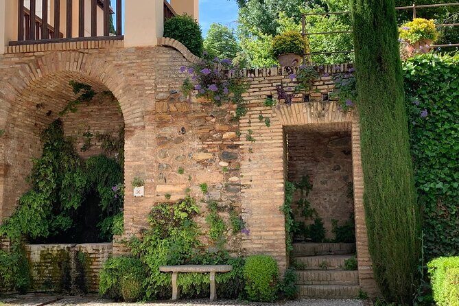 Alhambra: Complete Guided Tour with Nasrid Palaces Tickets - Stop 3: Alcazaba Walls and Military Palace (20 Minutes, Big Views)