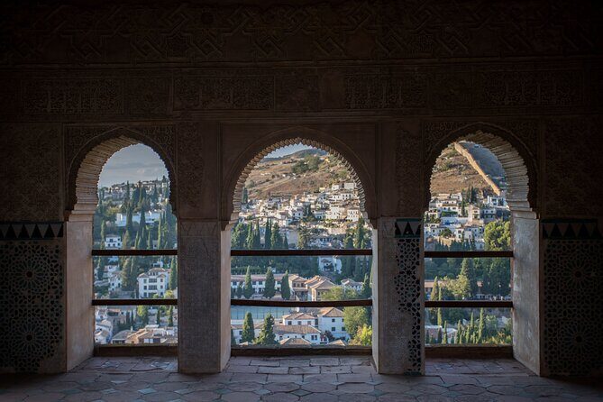 Alhambra Day or Night Private Tour - How the guide tailors the experience (and helps you avoid stress)