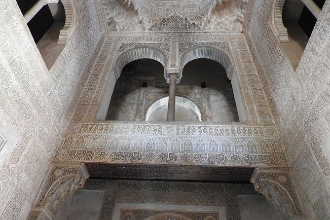 Alhambra daytime visit (8 people) - Alcazaba: the military fort side of the Alhambra story
