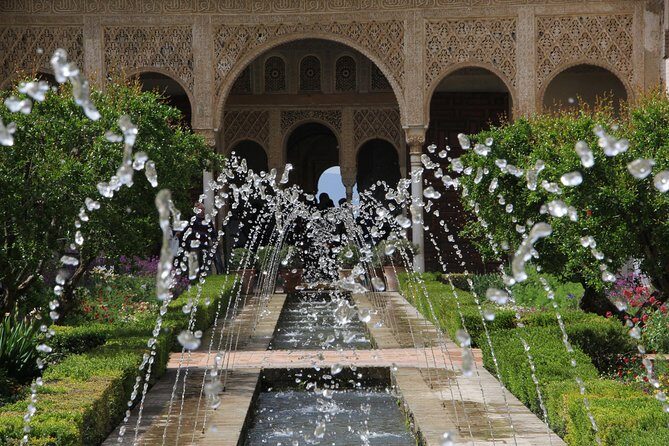 Alhambra & Generalife Skip the Line Premium Tour including Nasrid Palaces - Headphones, small group size, and pacing: the comfort triangle