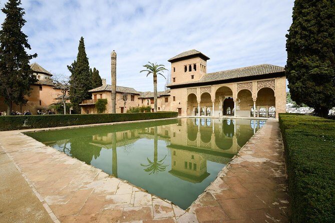 Alhambra Guided Tour with Generalife Gardens - Key Highlights Worth Climbing For