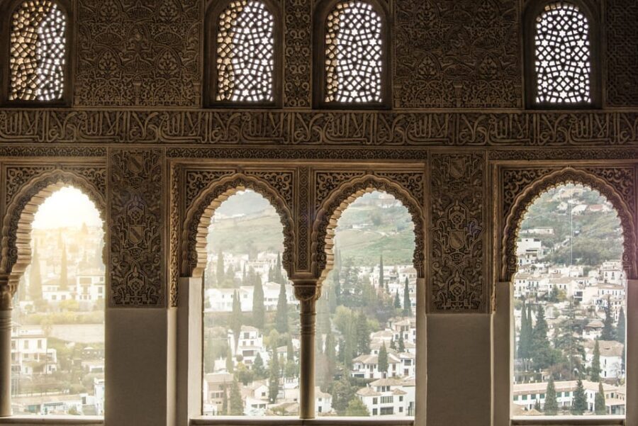 Alhambra & Nasrid Palace: Private Tour with Tickets - The Alhambra’s four zones: how your guided route connects them