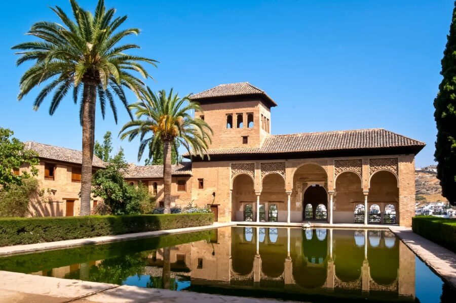 Alhambra & Nasrid Palace: Private Tour with Tickets - Price and value: $320 per person, what you’re really paying for