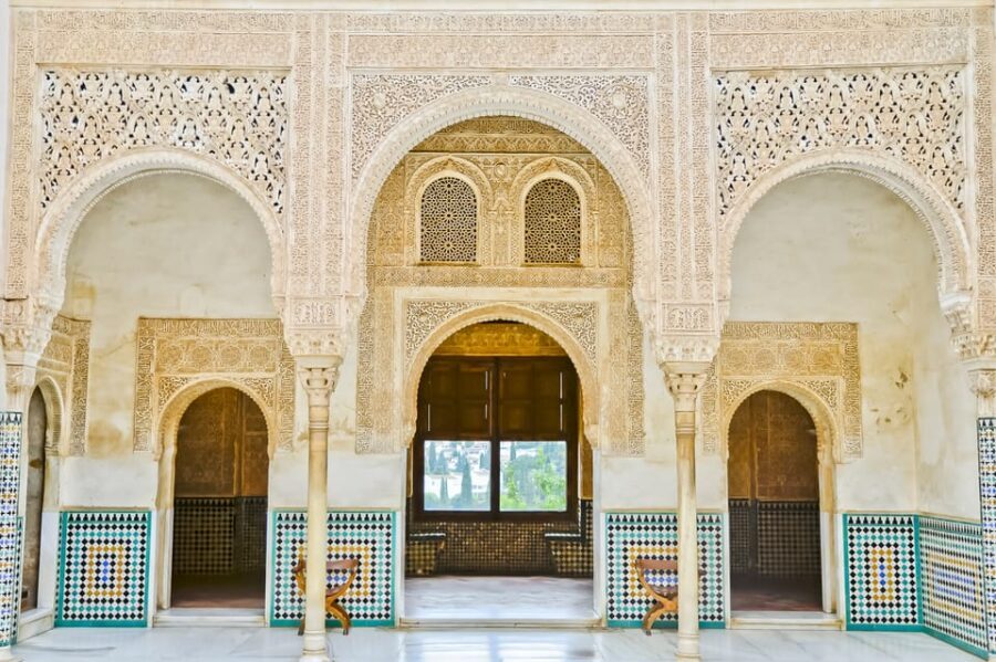 Alhambra & Nasrid Palace: Private Tour with Tickets - Who should book this Alhambra private tour?