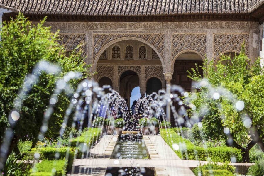 Alhambra, Nasrid Palaces, and Generalife 3-Hour Guided Tour - Tips to Make This Tour Feel Effortless