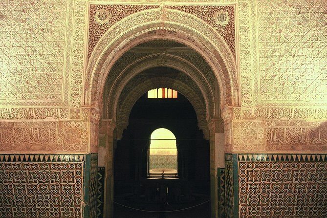 Alhambra: Night Visit to Nasrid Palaces - How the Guides and Audio Guide Work Together