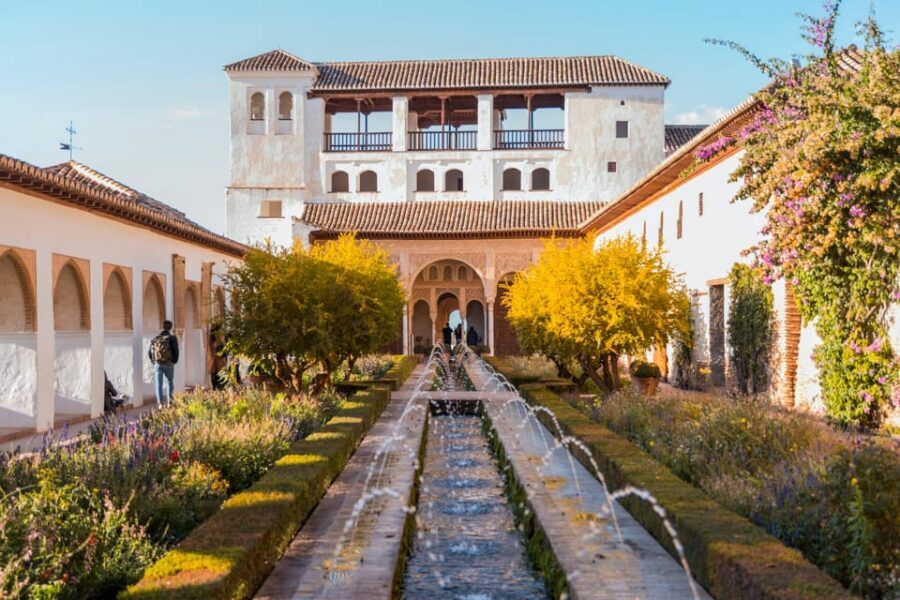 Alhambra Private Tour: Nasrid Palaces, Alcazaba & Generalife - Getting oriented: meeting point, tickets, and what to bring