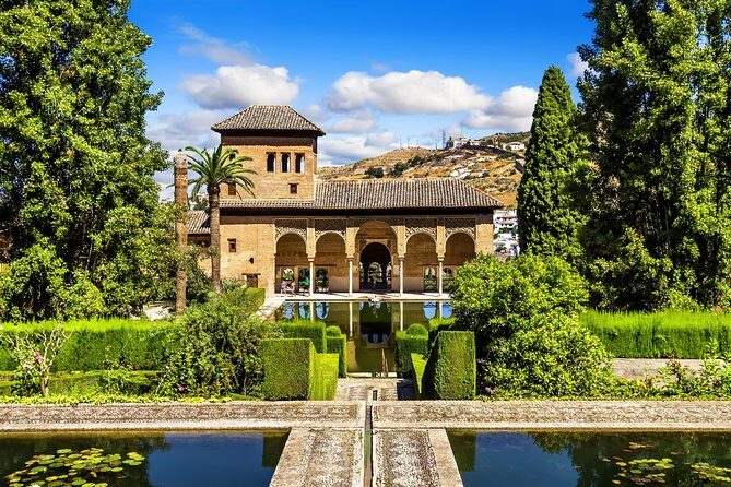 Alhambra Ticket and Guided Tour with Nasrid Palaces - Why this 3-hour Alhambra plan makes sense