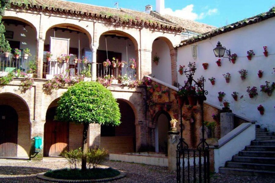 Cordoba Highlights Full-Day Tour from Granada - Calle de las Flores: The View That Feels Like a Scene