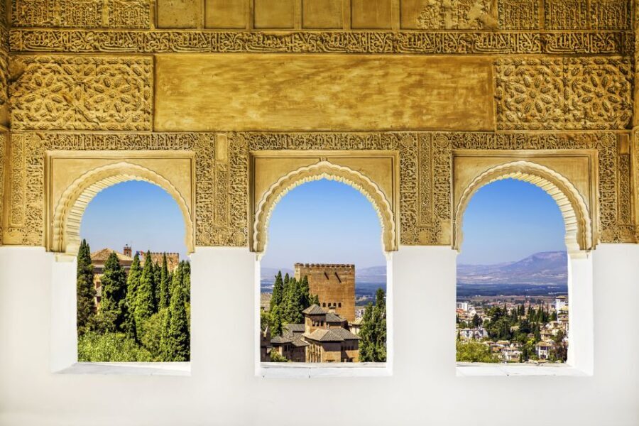 From Costa del Sol or Malaga: Granada and Alhambra Tour - Málaga to Granada: the bus ride that actually helps