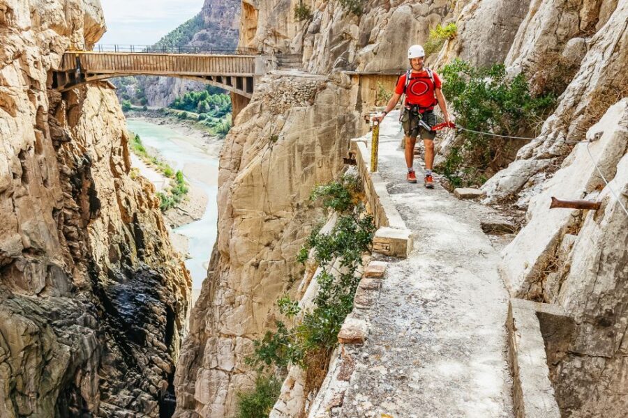 From Granada: Caminito Del Rey Day Trip - Granada to El Chorro by private car: why the 2-hour ride matters