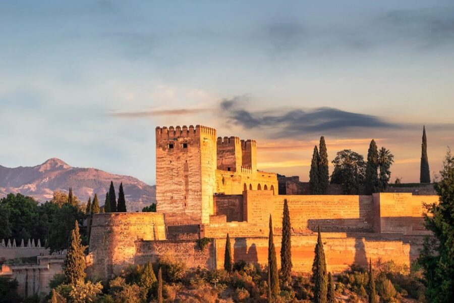 From Málaga: Sunset Alhambra Tour with Tickets - Generalife before the fortress: how the gardens set the mood