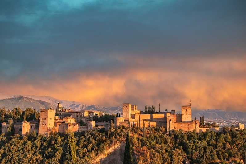 From Málaga: Sunset Alhambra Tour with Tickets - Gate of the Seven Floors and Calle Real: the path you should understand