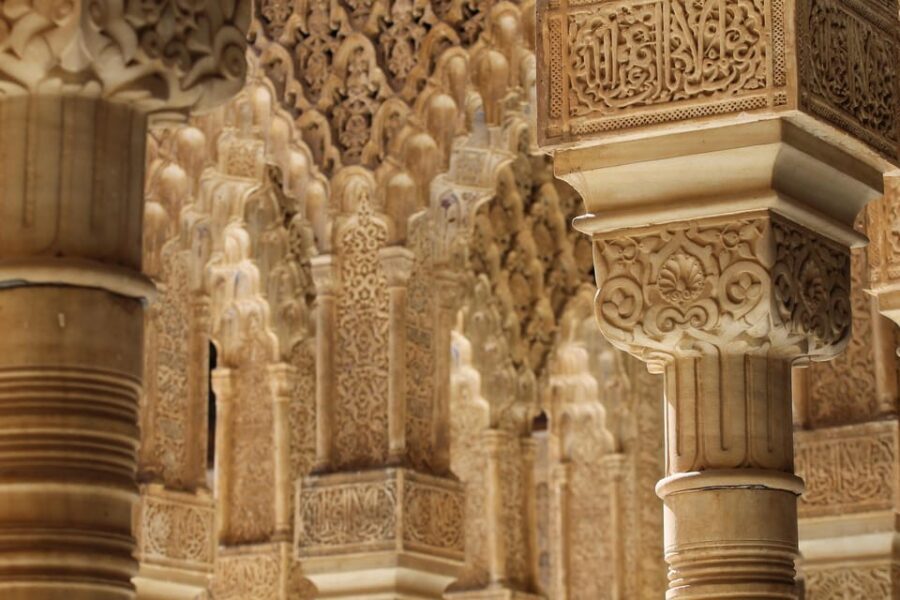 From Málaga: Sunset Alhambra Tour with Tickets - The 30 minutes of free time: plan where you want your final photos
