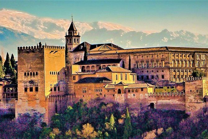 Full Alhambra tour with preferential access (SPANISH language) - Your 3-hour route: from overview to palaces to gardens