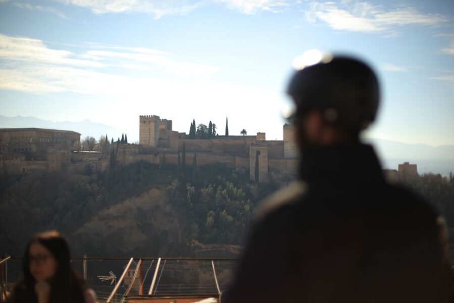 Granada: Albaicin and Sacromonte E-Bike Tour - Meeting in the City Center Without Stress