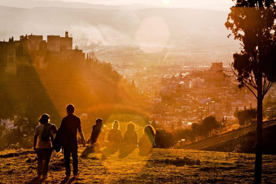 Granada: Albaicín and Sacromonte Guided Sunset Walking Tour - Who should book (and who should skip) this guided sunset walk