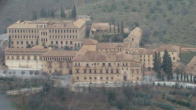 Granada: Albaicin and Sacromonte Private Tour - Albaicín to Sacromonte: the smart way to see Granada from its hills