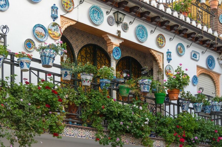 Granada: Albaicín, Sacromonte & Museum of Caves Walking Tour - Shared or private: choosing the comfort level you want