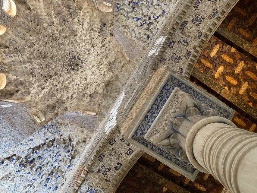 Granada: Alhambra, Alcazaba, and Generalife Private Tour - Generalife Gardens and the Sultan’s Summer Palace East of Alhambra