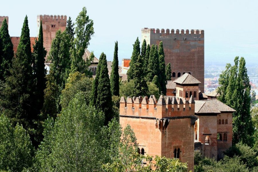 Granada: Alhambra and Generalife Gardens Guided Tour - Alcazaba fortress walls: defense meets views