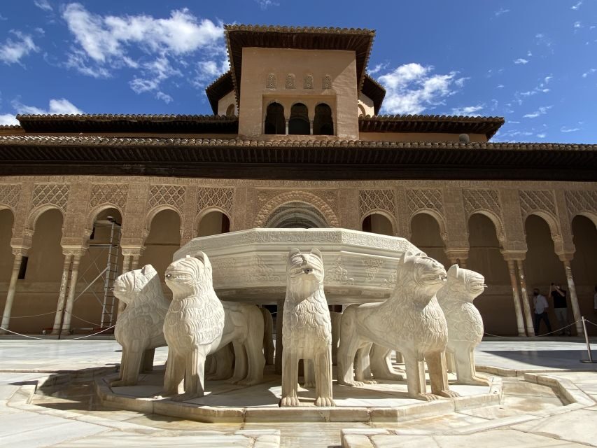 Granada: Alhambra & Generalife Fast-Track Guided Tour - Nasrid Palaces: Court of the Lions and the Rooms You’ll Remember