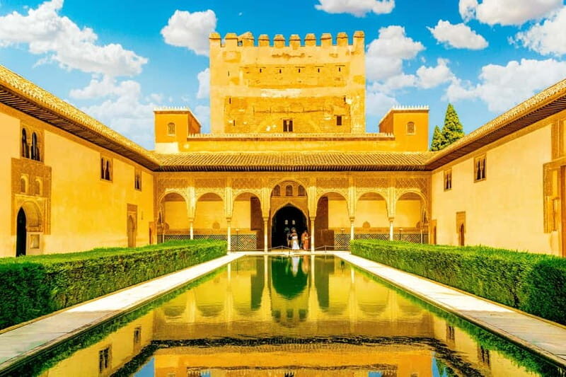 Granada: Alhambra, Generalife & Nasrid Palaces Guided Tour - Entering the Alhambra Without the Usual Queue Stress