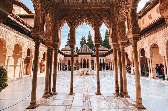 Granada Alhambra Group Tour includes Nazaries Palaces - How the 2.5–3 hour format really feels on your feet