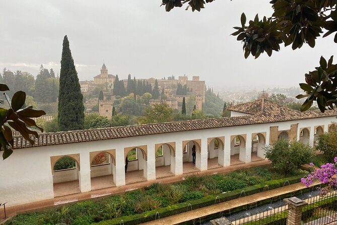 Granada Alhambra Group Tour includes Nazaries Palaces - Who should book this Alhambra group tour—and who should think twice
