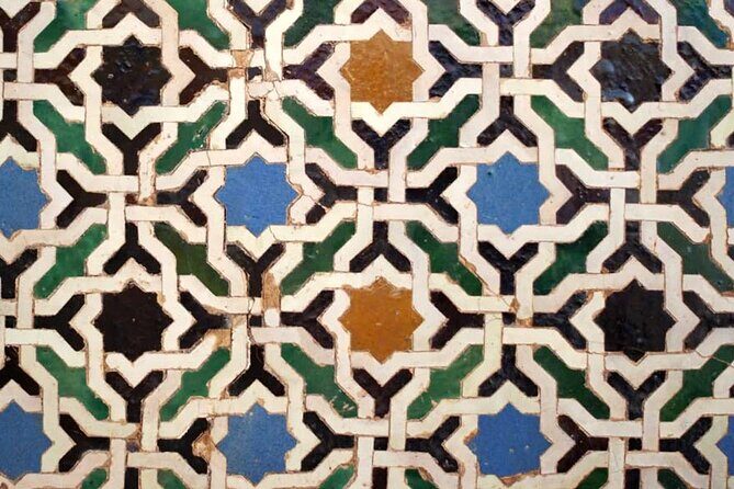 Granada Alhambra Group Tour includes Nazaries Palaces - Stop 1: Generalife gardens—summer palace mood and water meaning