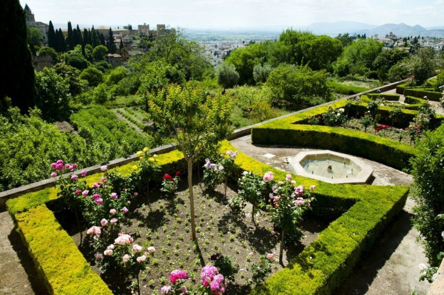 Granada: Alhambra Palace Guided Tour - Palace of Charles V: where the story gets political