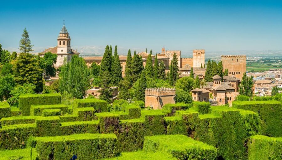 Granada: Alhambra Palace Guided Tour - Evening in Albaicín and Sacromonte at 8:00 PM: Granada’s view angle