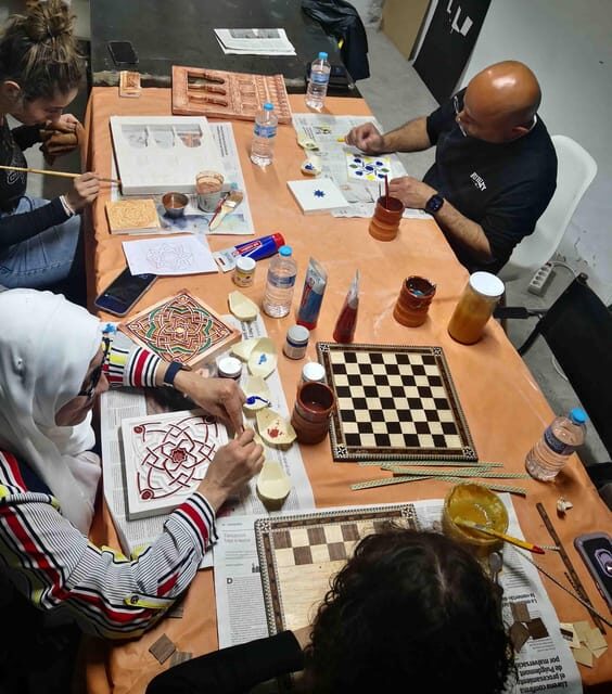 Granada: "Alhambra´s Craft Workshop" - Painting a Nasrid tile: gentle, artsy, and beginner-friendly