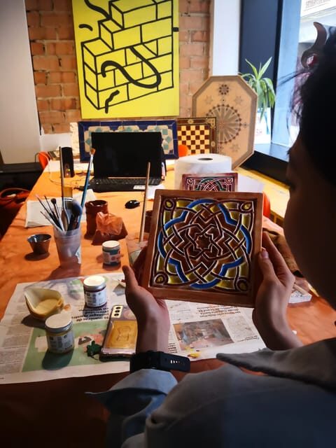 Granada: "Alhambra´s Craft Workshop" - Polychromatic plasterwork with gold leaf: the showpiece option