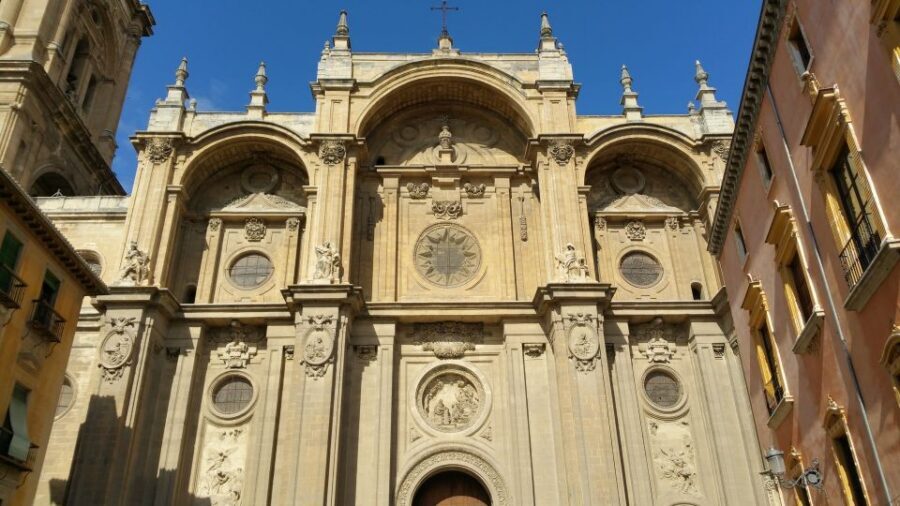 Granada: Cathedra&Royal Chapel & Albaicín skip the line Tour - Calle Oficios to the Alcaicería: Getting Oriented in Granada’s Center