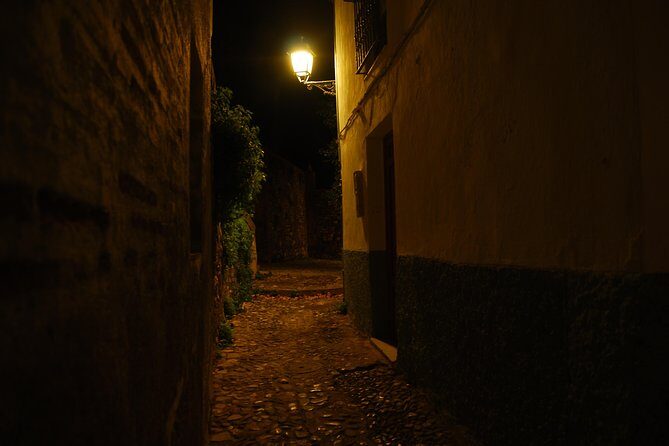 Granada: Ciudad oscura. - Albayzín for the Albaicín Exorcism: seeing a district through a legend