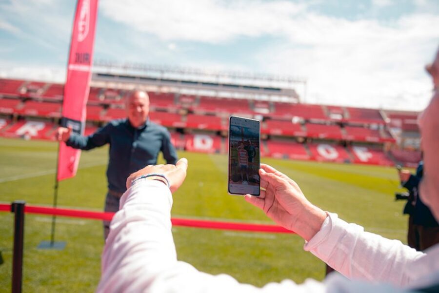 Granada: Los Cármenes Stadium Guided Interactive Tour - Language and guide quality: What to watch for