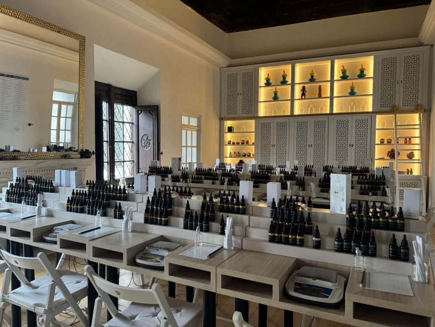 Granada: Perfume Workshop - How the perfumer teaches composition without turning it into homework