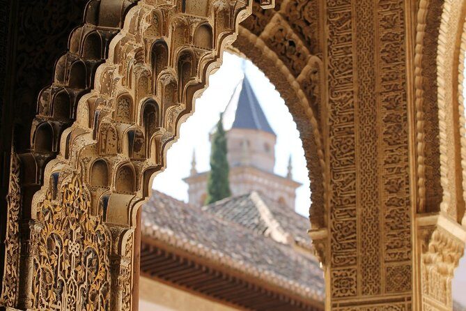 Group tour: the Alhambra of Granada - Royal Complex, Fountains, and Gardens in One 3-Hour Walk