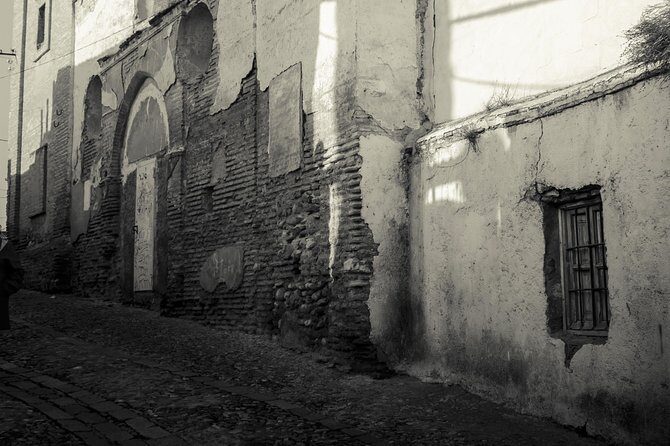 Guided tour Conspiracy in the Albaicín - Why the Albaicín at 9 pm feels like a different Granada