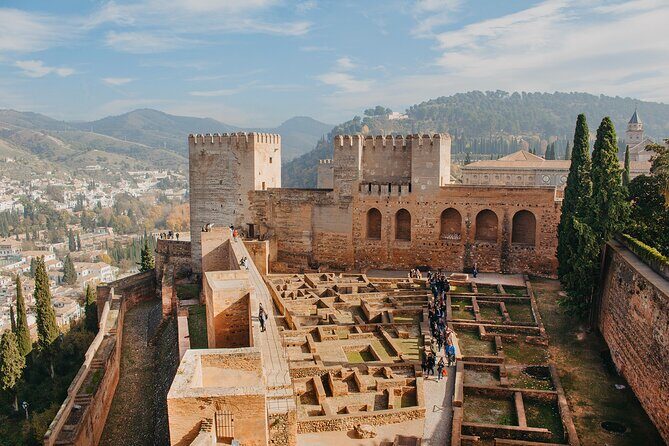 Guided tour of La Alhambra with tickets included - Should you book this Alhambra tour?