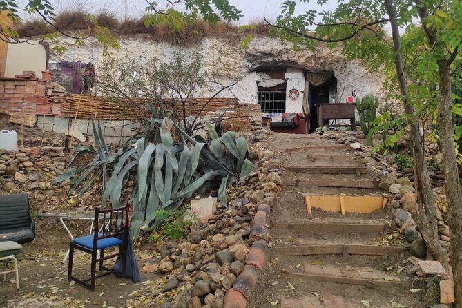 Gypsy life: Sacromonte and the caves private tour - Why Sacromonte’s cave life beats the flamenco-only version