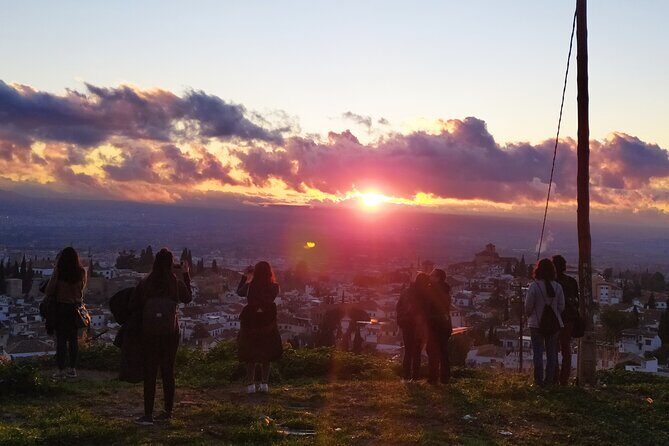 Gypsy life: Sacromonte and the caves private tour - Albaicín streets first: how the guide sets the context