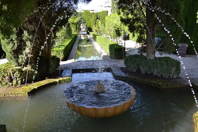 Official Guide to visit Alhambra (tickets NOT included) - Meeting point at P.º del Generalife and how the flow works