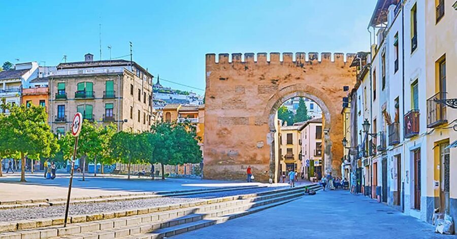 Tour Granada from its Origin; Albaicín - San Nicolás viewpoint and Paseo de los Tristes: the classic Granada panorama